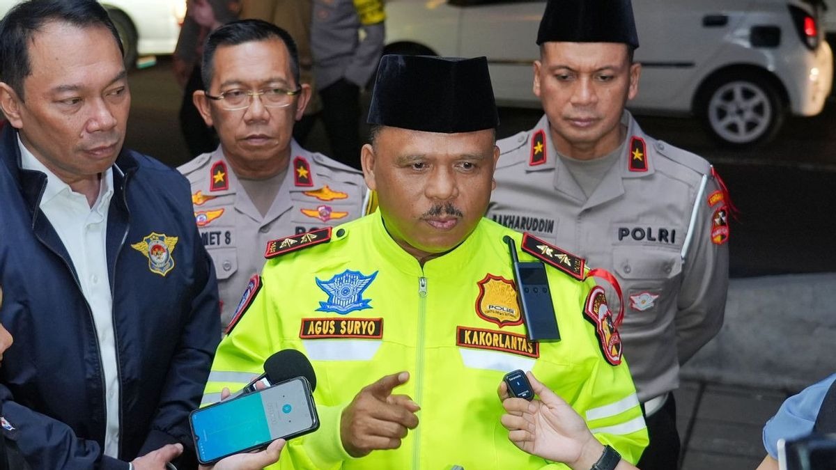 Arus Mudik Padat, Korlantas Terapkan Contraflow di KM 55-169 Tol Cikampek